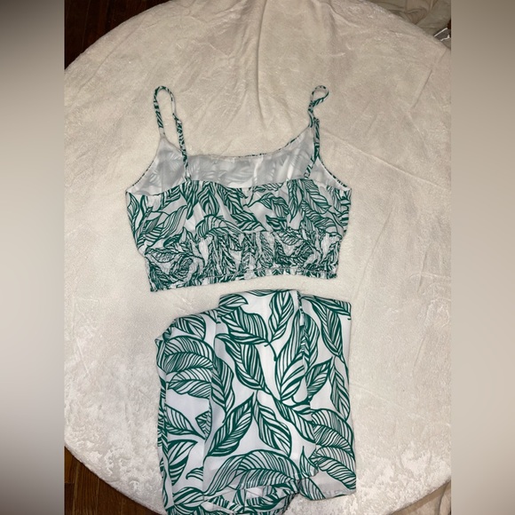 Two piece set - Picture 3 of 3